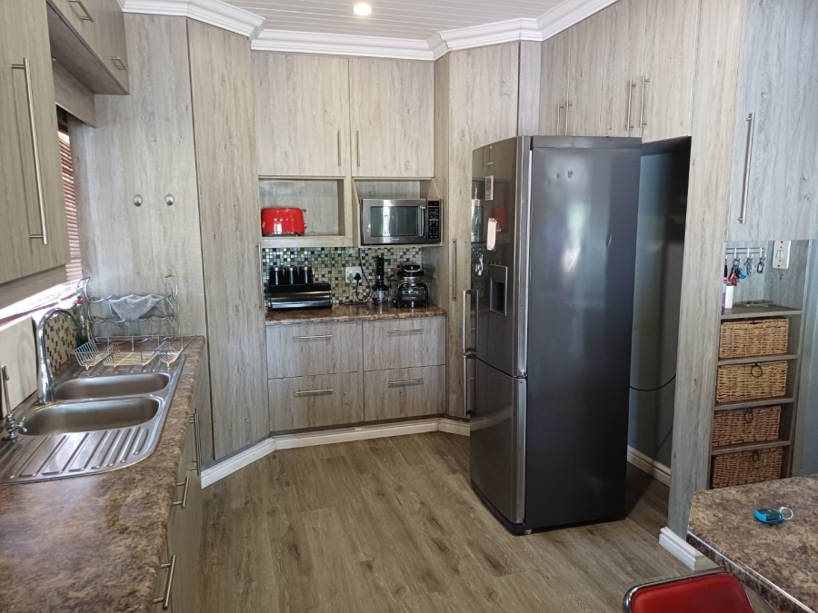 4 Bedroom Property for Sale in Generaal De Wet Free State
